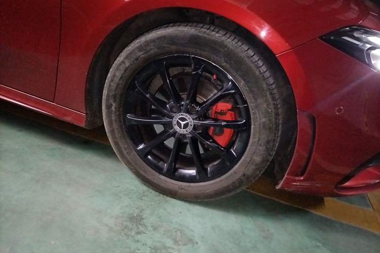 Used Mercedes-Benz A-Class 2019 A 200 L Sport Sedan Right Front Wheel Hub