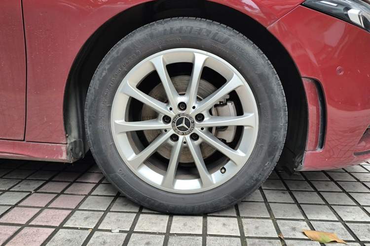 Used Mercedes-Benz A-Class 2019 A 200 L Sport Sedan Right Front Wheel Hub