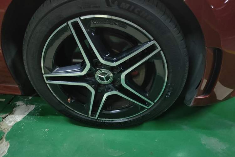 Used Mercedes-Benz A-Class 2019 A 200 L Sport Sedan Right Front Wheel Hub