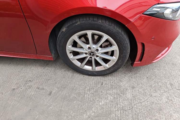 Used Mercedes-Benz A-Class 2019 A 200 L Sport Sedan Right Front Wheel Hub