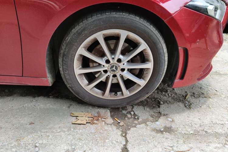 Used Mercedes-Benz A-Class 2019 A 200 L Sport Sedan Right Front Wheel Hub