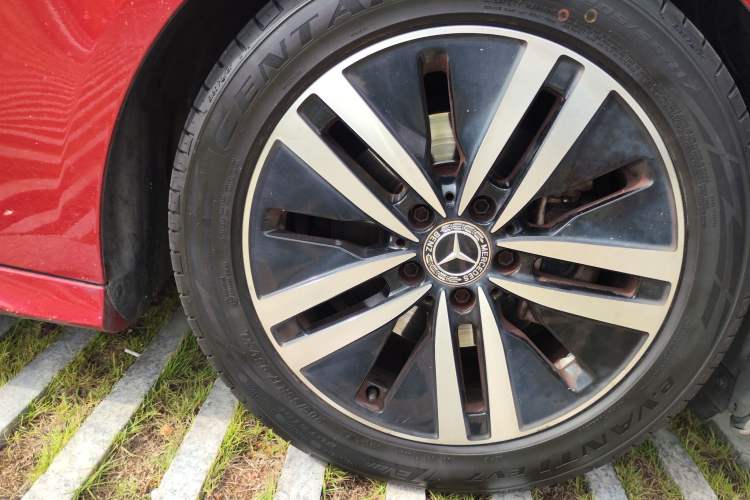 Used Mercedes-Benz A-Class 2019 A 180 L Sport Sedan Right Front Wheel Hub