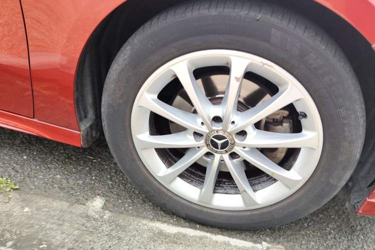 Used Mercedes-Benz A-Class 2019 Restyled A 200 L Sport Sedan Right Front Wheel Hub