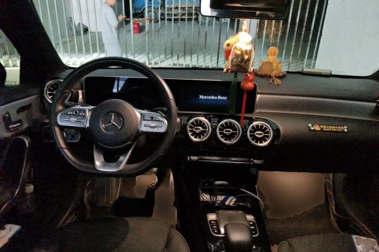 Used Mercedes-Benz A-Class 2019 A 220 L 4MATIC Sport Sedan Center Console