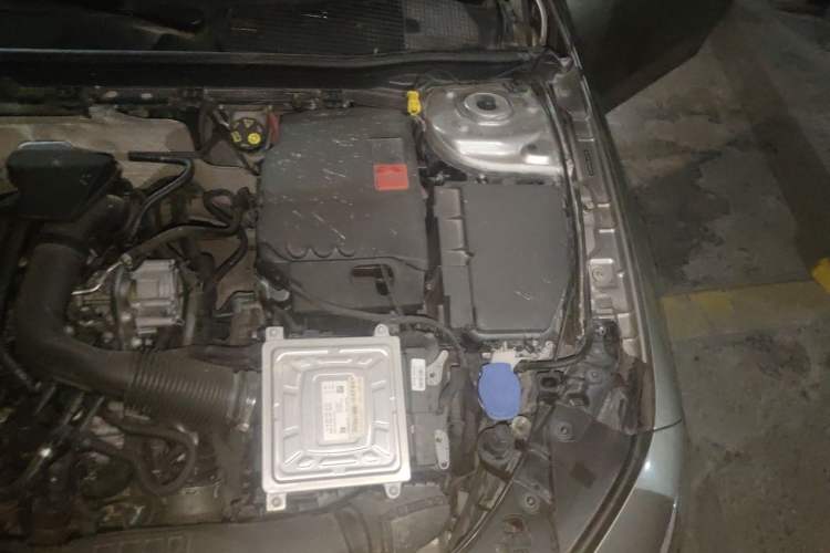 Used Mercedes-Benz A-Class 2019 A 180 L Sport Sedan Engine Bay Left