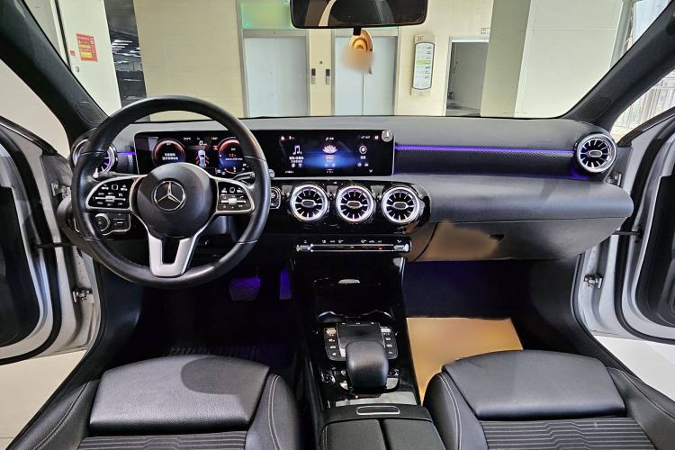 Used Mercedes-Benz A-Class 2019 A 200 Dynamic Edition Interior 1