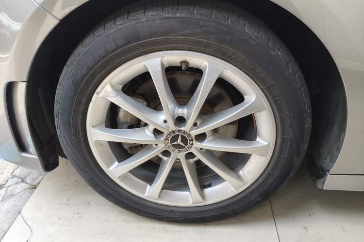 Used Mercedes-Benz A-Class 2019 A 200 L Sport Sedan Left Front Wheel Hub