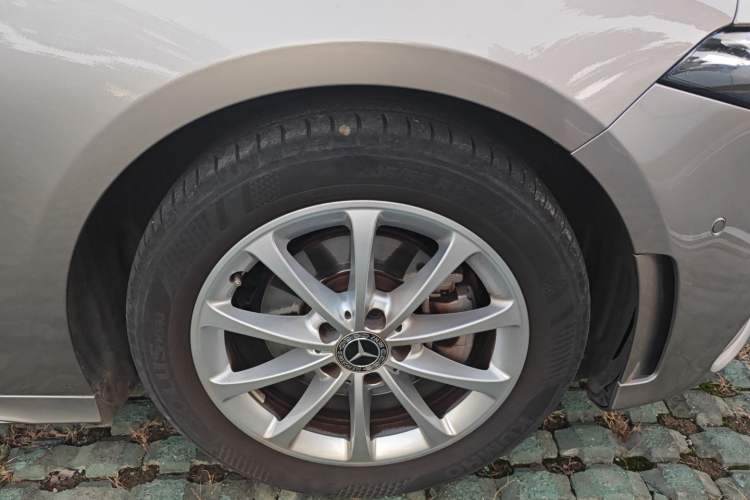 Used Mercedes-Benz A-Class 2019 A 200 L Sport Sedan Right Front Wheel Hub