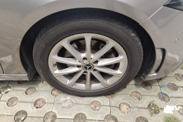 Used Mercedes-Benz A-Class 2019 A 200 L Sport Sedan Right Front Wheel Hub