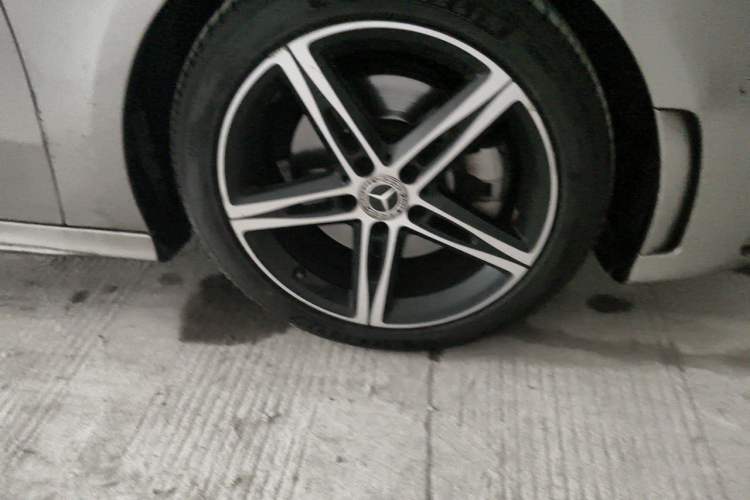 Used Mercedes-Benz A-Class 2019 A 220 L 4MATIC Sport Sedan Right Front Wheel Hub