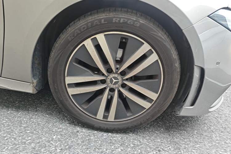 Used Mercedes-Benz A-Class 2019 Restyled A 180 L Sport Sedan Right Front Wheel Hub