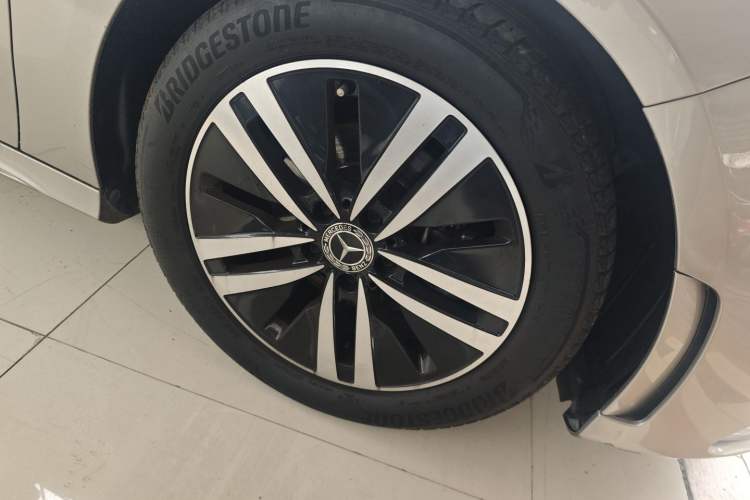Used Mercedes-Benz A-Class 2019 A 180 L Sport Sedan Right Front Wheel Hub