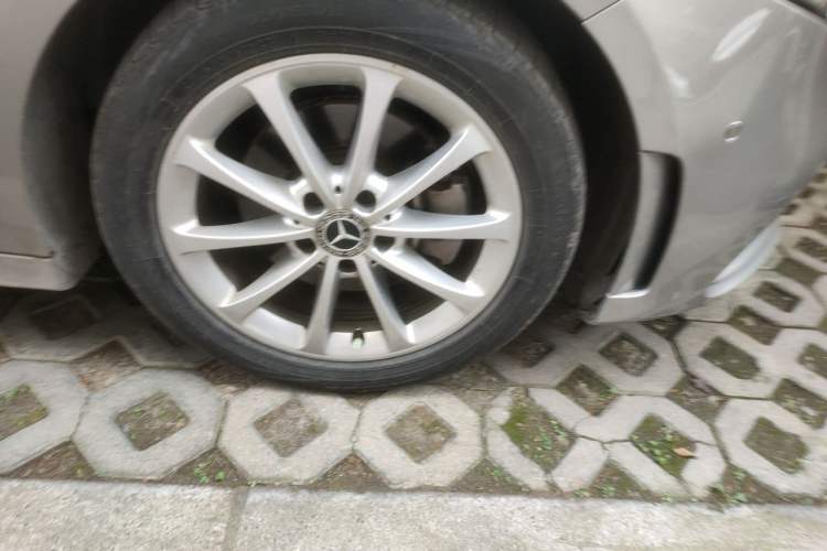 Used Mercedes-Benz A-Class 2019 A 200 L Sport Sedan Right Front Wheel Hub