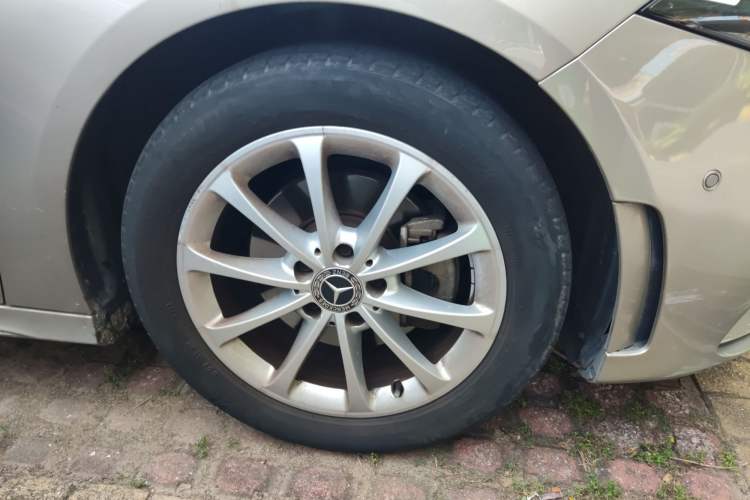 Used Mercedes-Benz A-Class 2019 A 200 L Sport Sedan Right Front Wheel Hub