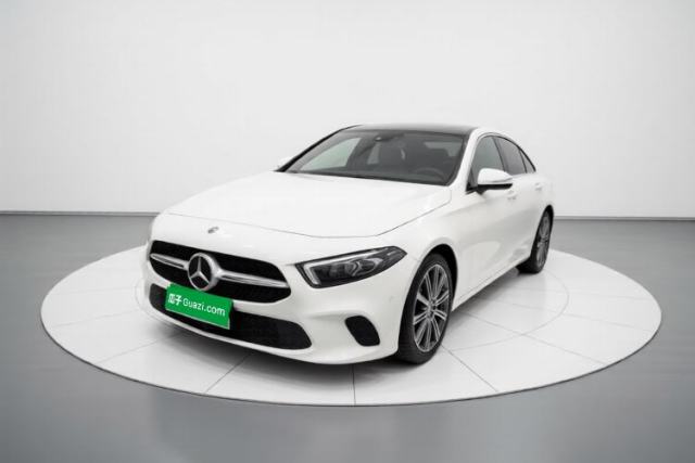 Ojetý Mercedes-Benz A-Class 2019 A 200 Dynamic Edition