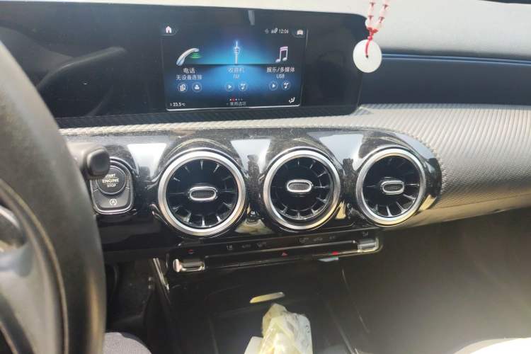 Used Mercedes-Benz A-Class 2019 A 180 L Audio And AC Panel