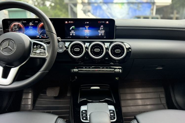 Used Mercedes-Benz A-Class 2019 A 200 Dynamic Edition Audio And AC Panel
