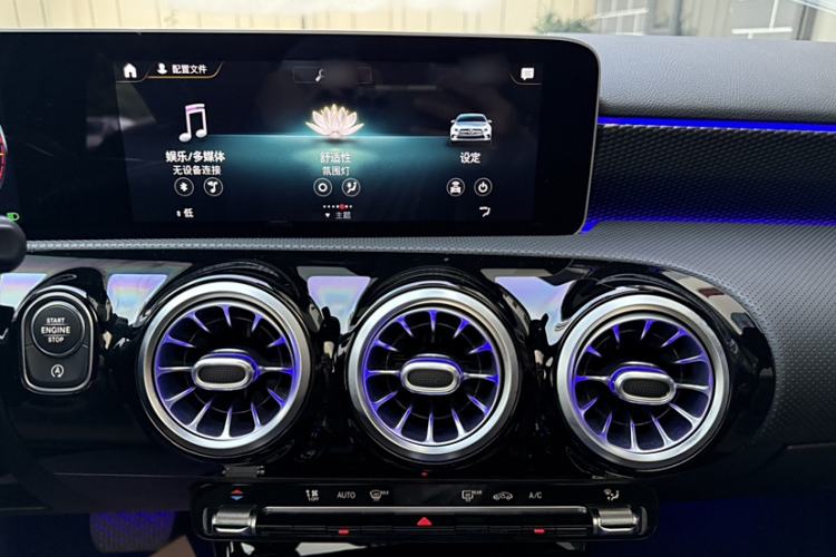 Used Mercedes-Benz A-Class 2019 A 200 Dynamic Edition Audio And AC Panel