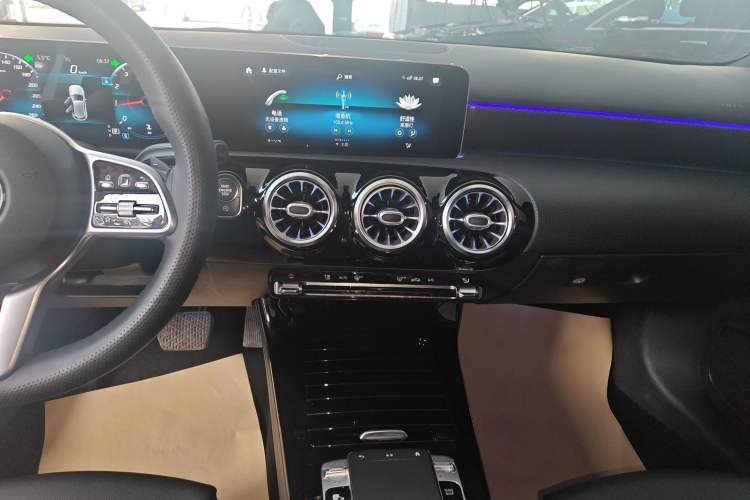 Used Mercedes-Benz A-Class 2019 A 200 Dynamic Edition Audio And AC Panel