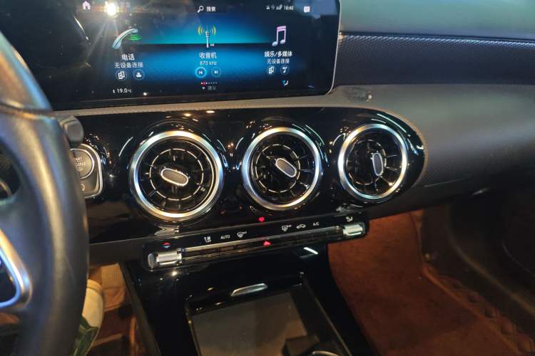 Used Mercedes-Benz A-Class 2019 A 200 Dynamic Edition Audio And AC Panel
