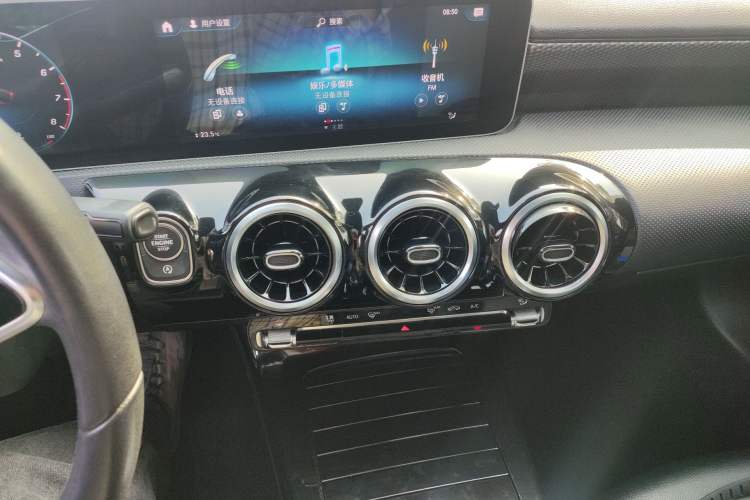 Used Mercedes-Benz A-Class 2019 A 200 Dynamic Edition Audio And AC Panel