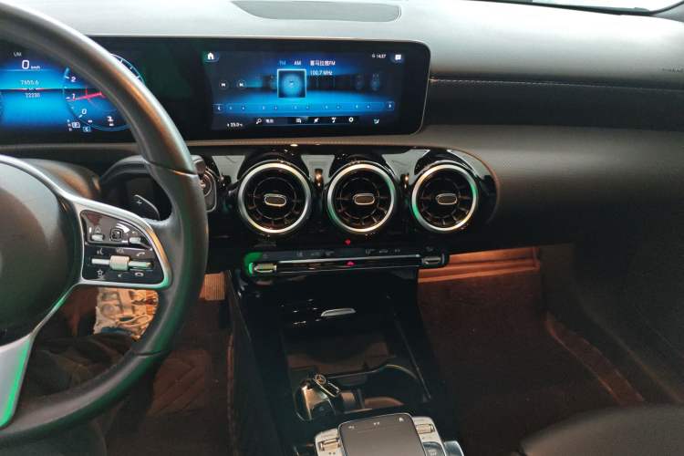Used Mercedes-Benz A-Class 2019 A 200 Dynamic Edition Audio And AC Panel