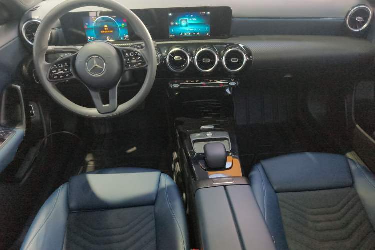 Used Mercedes-Benz A-Class 2019 A 180 L Center Console