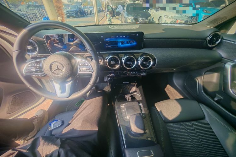 Used Mercedes-Benz A-Class 2019 A 200 Dynamic Edition Center Console