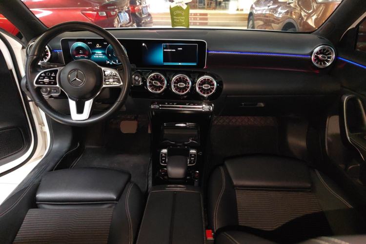 Used Mercedes-Benz A-Class 2019 A 200 Dynamic Edition Center Console