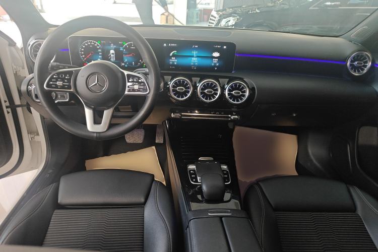 Used Mercedes-Benz A-Class 2019 A 200 Dynamic Edition Center Console