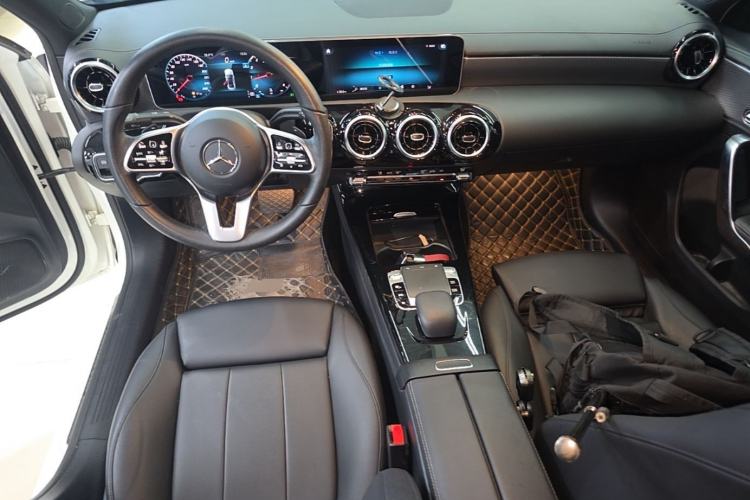 Used Mercedes-Benz A-Class 2019 A 200 L Center Console