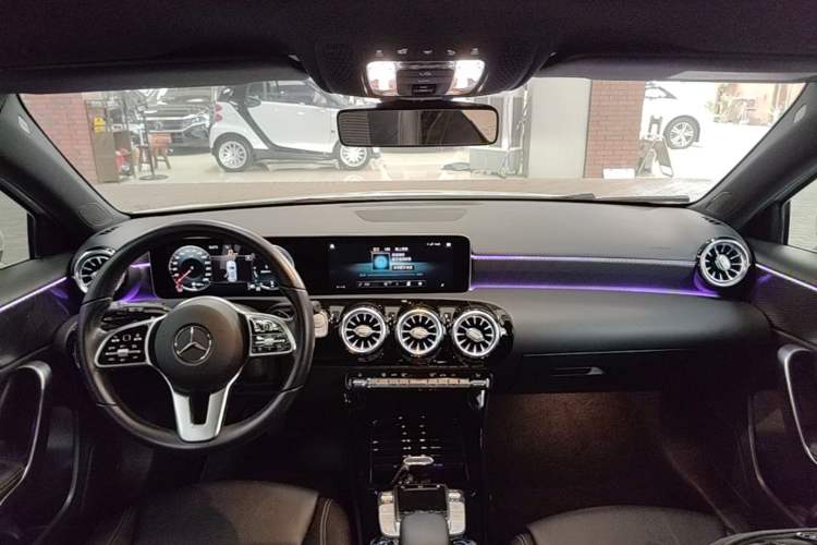 Used Mercedes-Benz A-Class 2019 A 200 Dynamic Edition Center Console