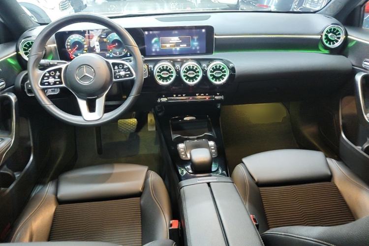 Used Mercedes-Benz A-Class 2019 A 200 Fashion Model Center Console