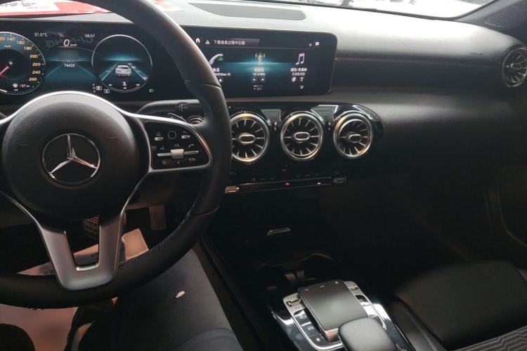 Used Mercedes-Benz A-Class 2019 A 200 Dynamic Edition Center Console