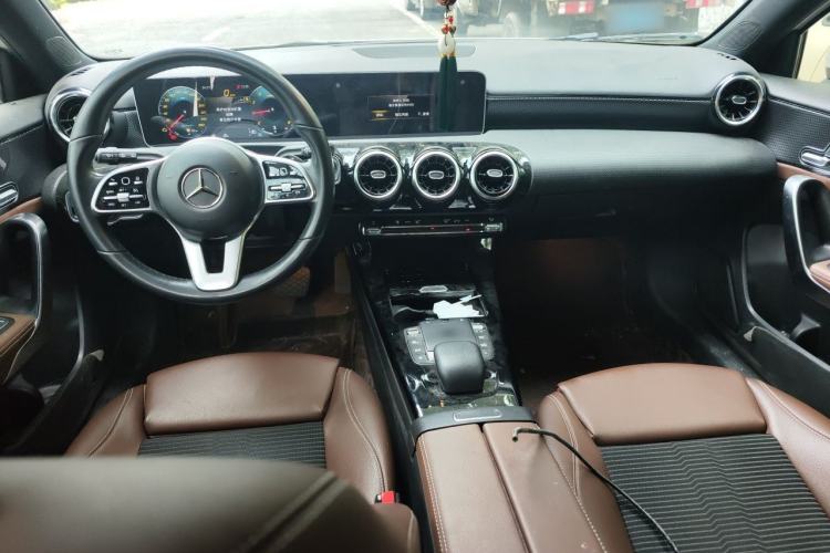 Used Mercedes-Benz A-Class 2019 A 200 Fashion Model Center Console