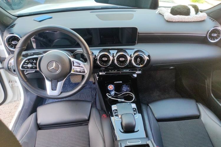 Used Mercedes-Benz A-Class 2019 A 200 Dynamic Edition Center Console
