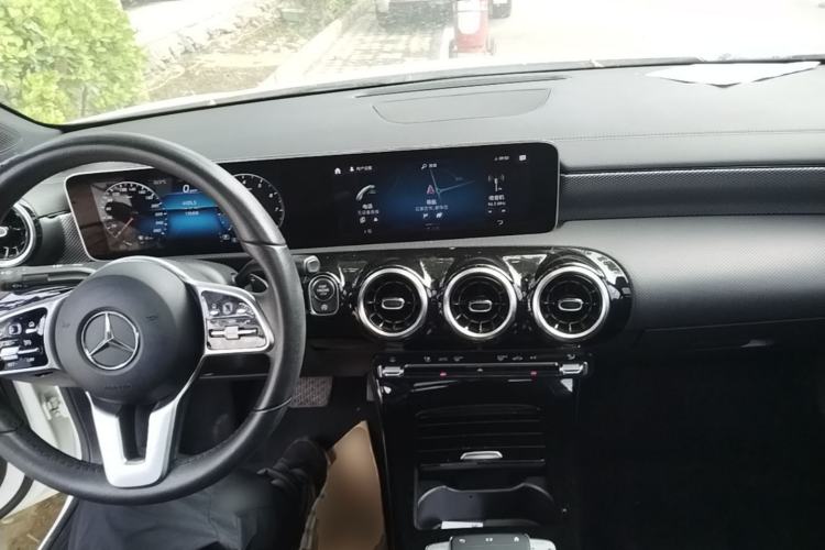 Used Mercedes-Benz A-Class 2019 A 200 L Center Console