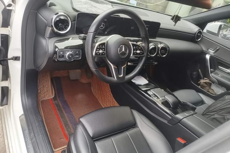 Used Mercedes-Benz A-Class 2019 A 200 L Center Console