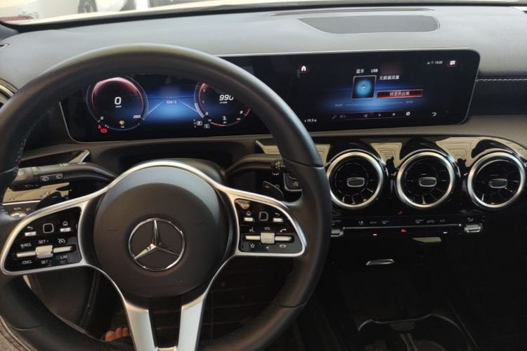 Used Mercedes-Benz A-Class 2019 A 200 Dynamic Edition Center Console