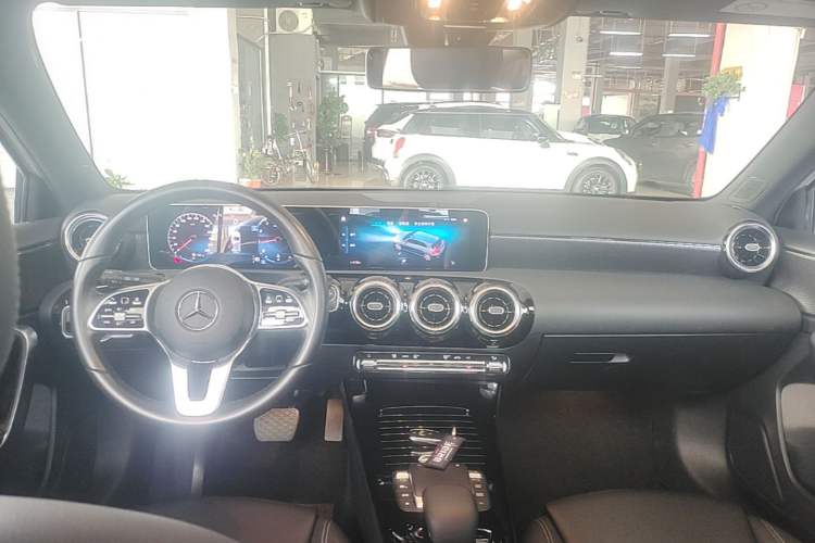 Used Mercedes-Benz A-Class 2019 A 200 Fashion Model Center Console