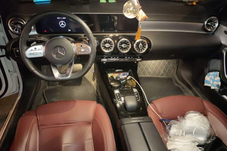 Used Mercedes-Benz A-Class 2019 A 220 L 4MATIC Sport Sedan Center Console
