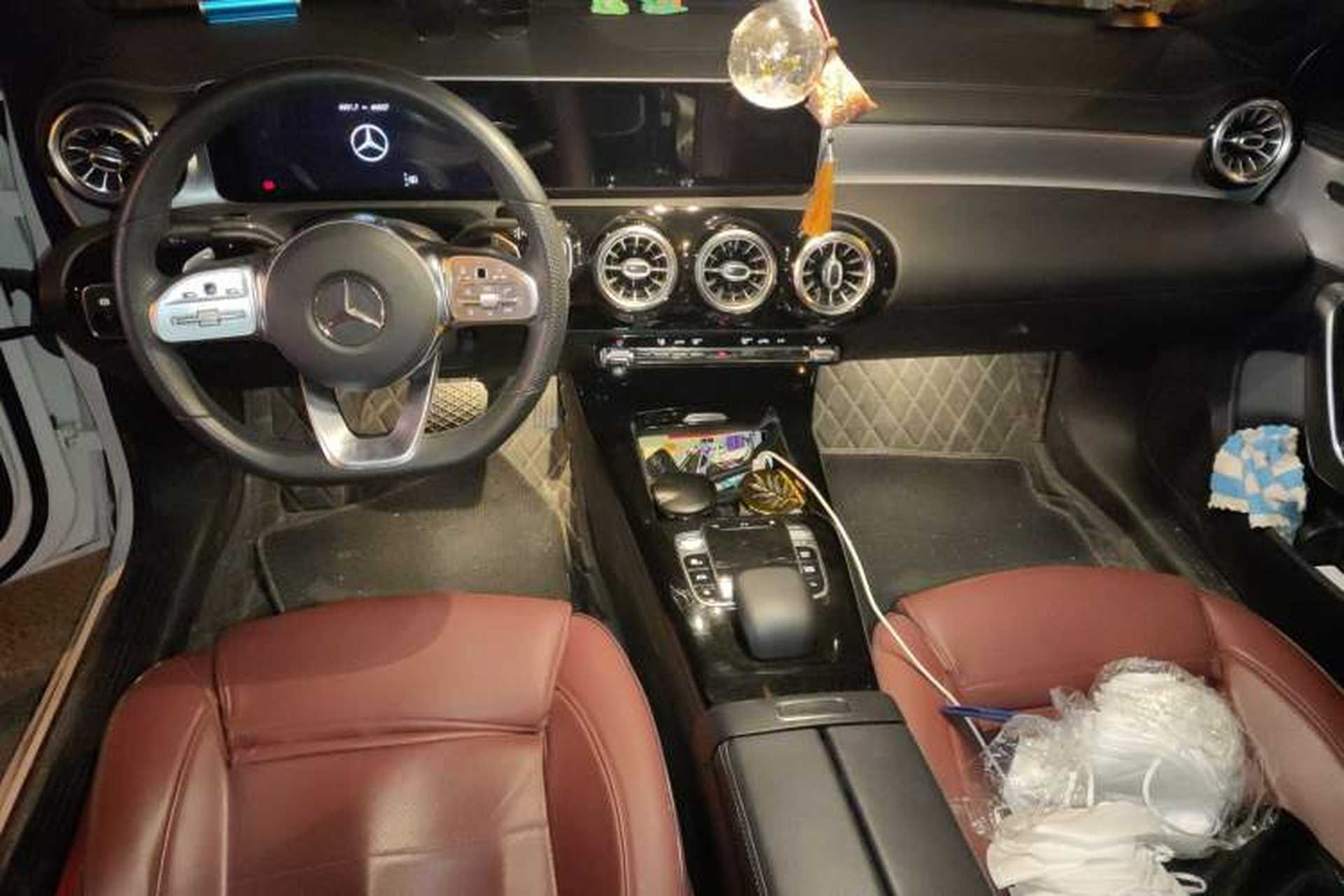 Used Mercedes-Benz A-Class 2019 A 220 L 4MATIC Sport Sedan Center Console