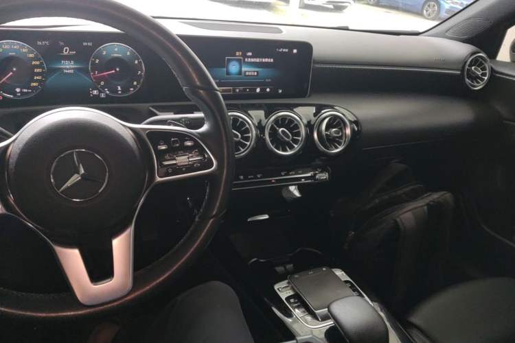 Used Mercedes-Benz A-Class 2019 A 200 Dynamic Edition Center Console