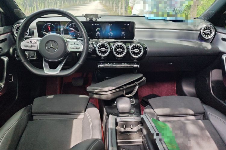 Used Mercedes-Benz A-Class 2019 A 220 L 4MATIC Sport Sedan Center Console
