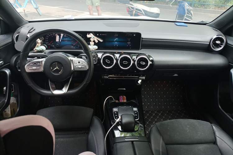 Used Mercedes-Benz A-Class 2019 A 200 L Sport Sedan Center Console