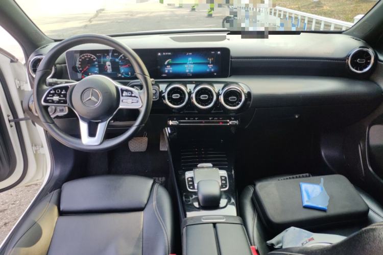 Used Mercedes-Benz A-Class 2019 A 200 Dynamic Edition Center Console