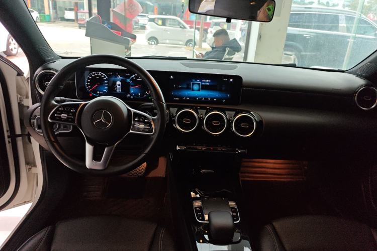 Used Mercedes-Benz A-Class 2019 A 200 Dynamic Edition Center Console