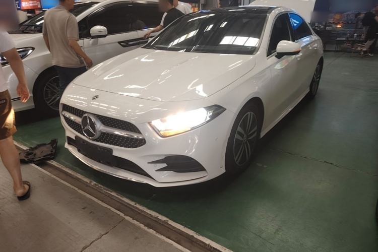 Ojetý Mercedes-Benz A-Class 2019 A 180 L Sport Sedan Guazi used car, China used car export, Used car for sale, Used cars, Cheapest cars for sale
