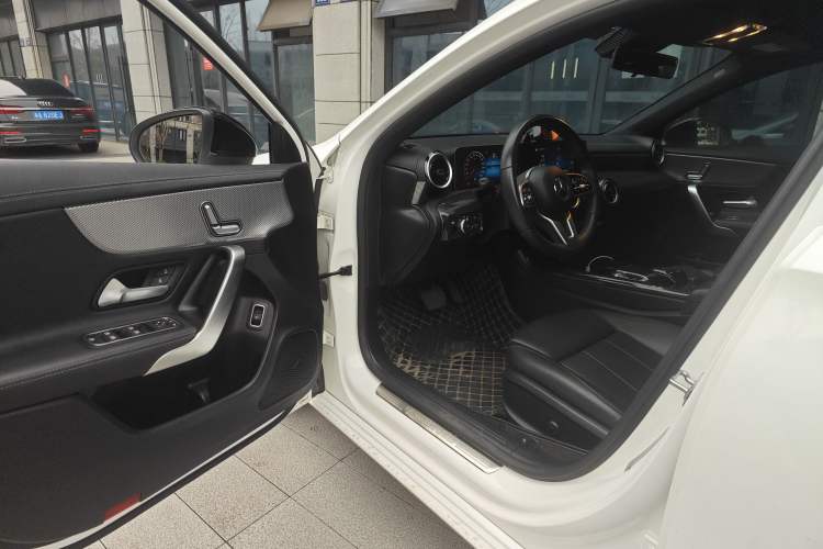 Used Mercedes-Benz A-Class 2019 A 200 L Driver Seat
