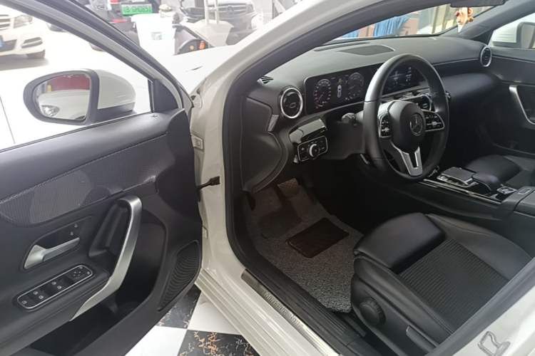 Used Mercedes-Benz A-Class 2019 A 200 Dynamic Edition Driver Seat